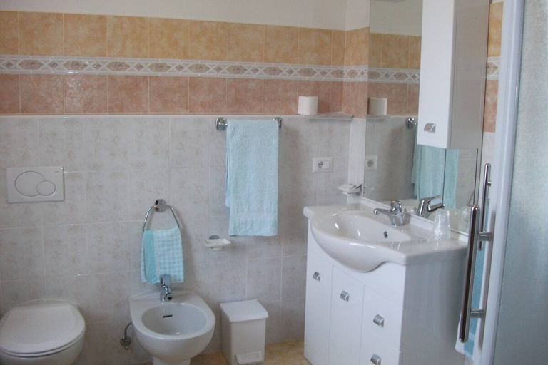 Bathroom, Breglia, Como