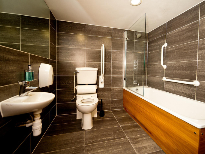 Bathroom, Yha Brighton Hostel, Brighton and Hove