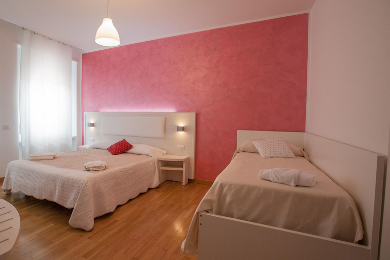 Bedroom 3, Momenti Romani Bed & Breakfast, Rome