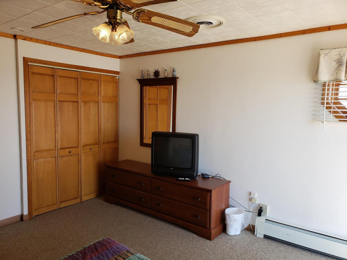 Public Area 2, Algoma Beach Motel, Lake Michigan