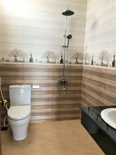 Bathroom, Nhat Tan Hotel, Qui Nhơn