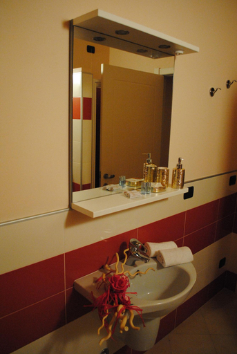 Bathroom 5, La Marina Resort, Bergamo
