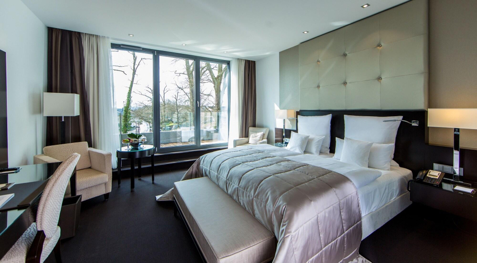 Bedroom 3, Hotel Burg Schwarzenstein, Rheingau-Taunus-Kreis