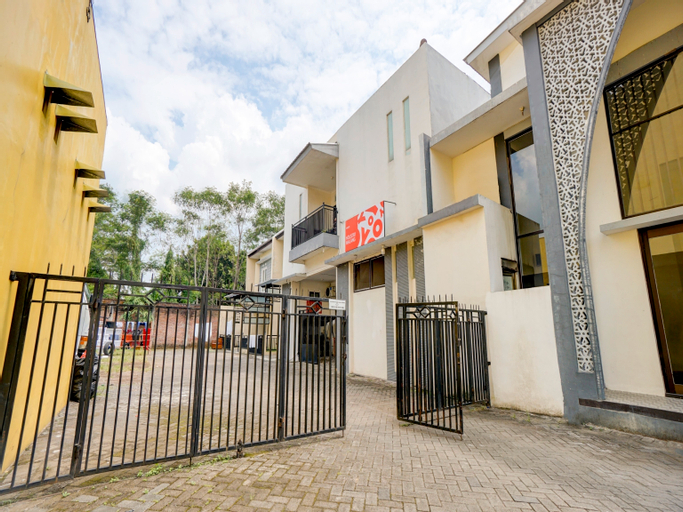 OYO Flagship 90502 Holistay Malang New, Malang