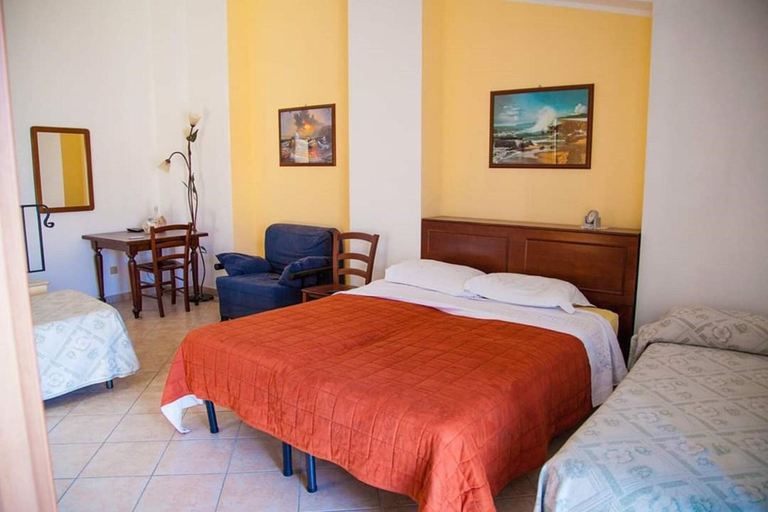 Bedroom 3, B&B Il Castellino, Messina