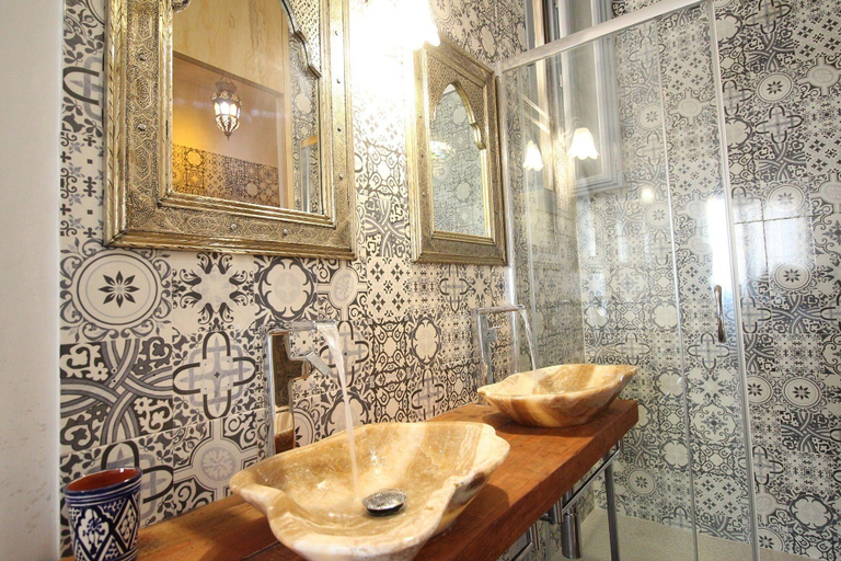 Bathroom 4, Ajamola, Trapani