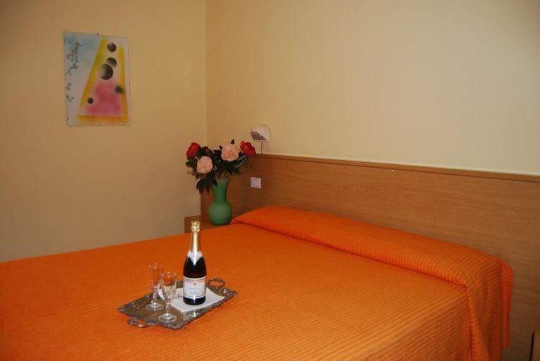 Bedroom 4, Albergo Meuble' Olivi, Brescia