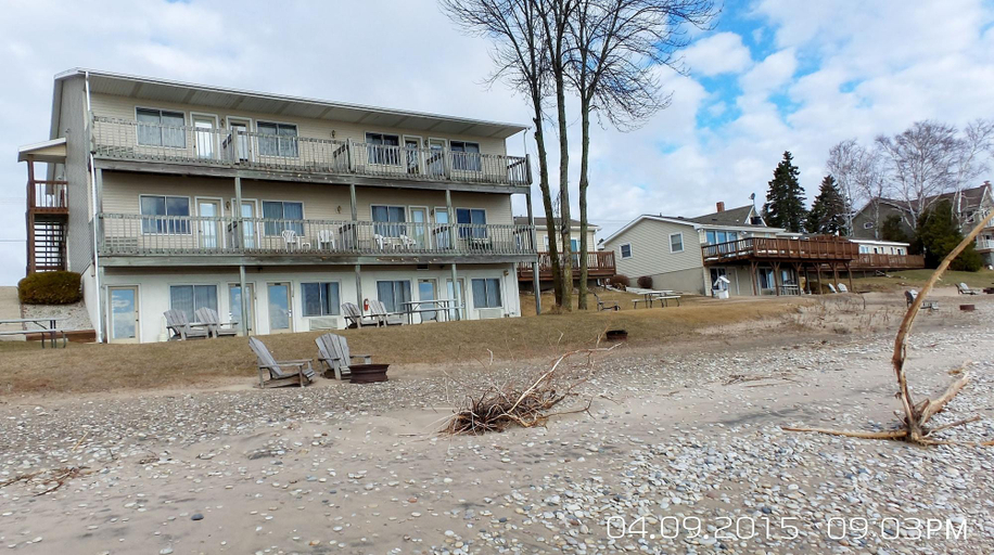Exterior & Views 1, Algoma Beach Motel, Lake Michigan