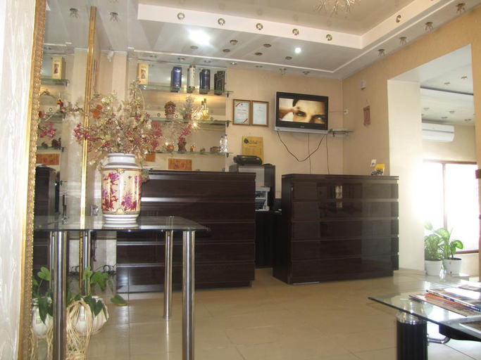 Public Area, Bella Donna