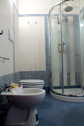 Bathroom, Villa Verdesca, Trapani