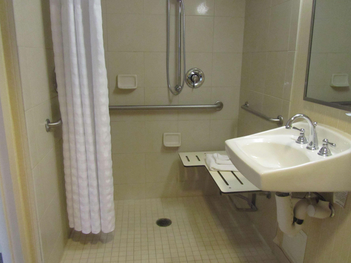 Bathroom 5, DoubleTree by Hilton Hotel Princeton, Middlesex