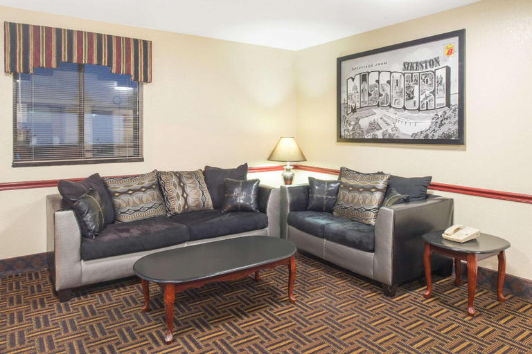 Public Area 3, Super 8 by Wyndham Sikeston/Miner Area, Scott
