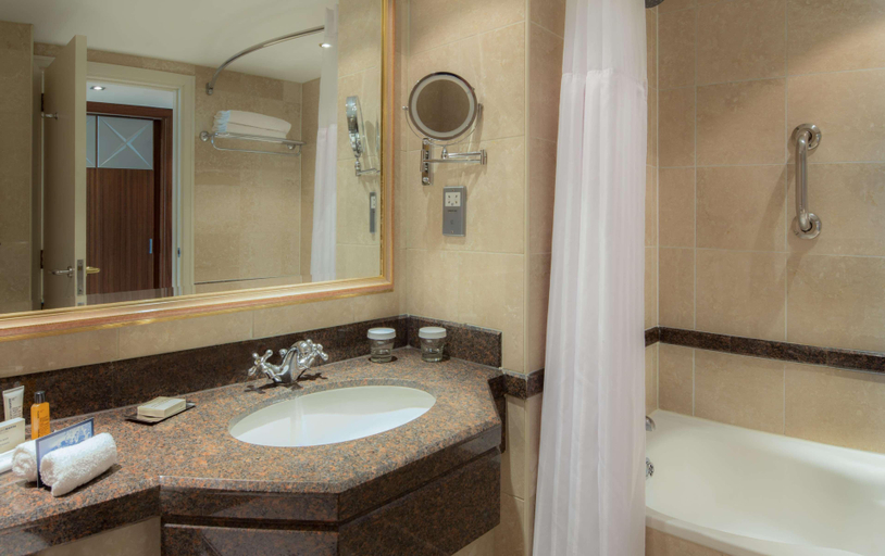 Bathroom 5, Hilton Glasgow, Glasgow
