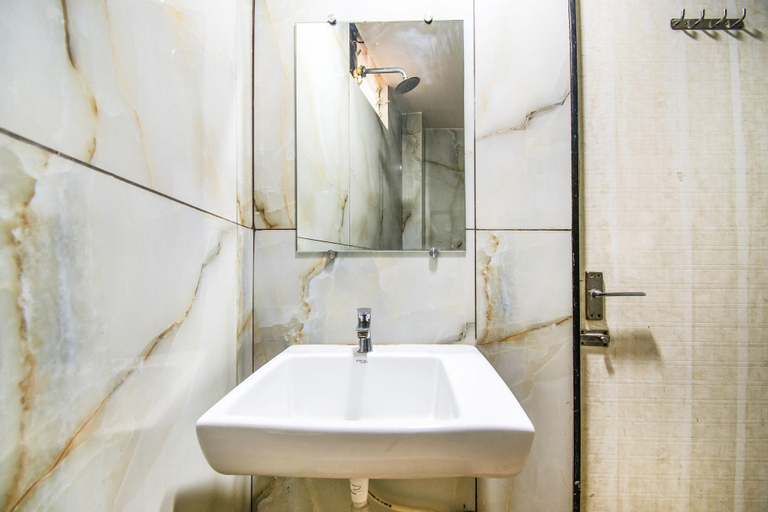 Bathroom 4, FabHotel Kiran Inn Tukoganj, Indore