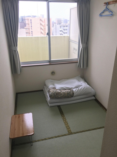 Bedroom 4, Hotel Hikari, Taitō