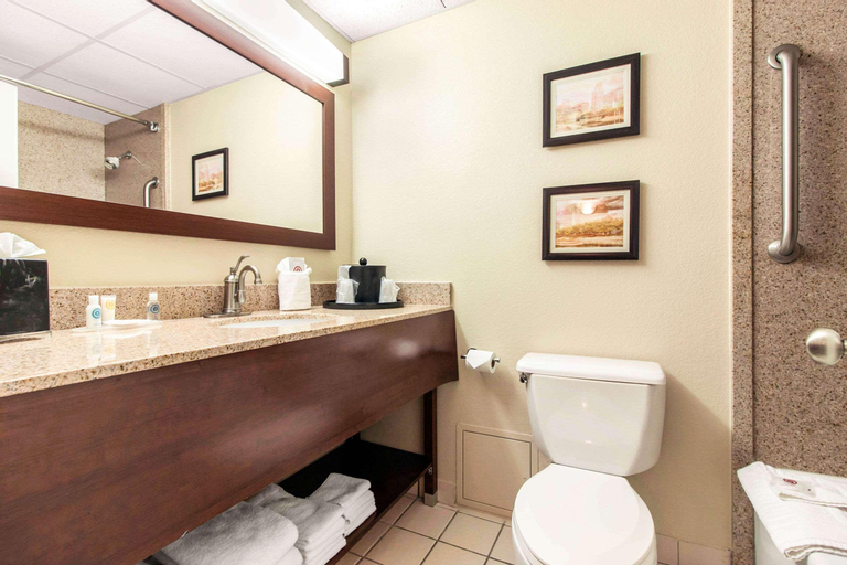 Bathroom 10