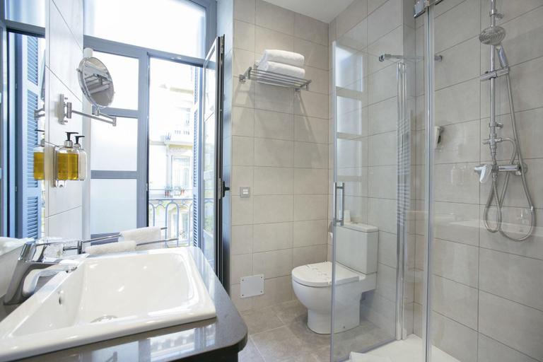 Bathroom 4, Legazpi Doce Rooms, Guipúzcoa