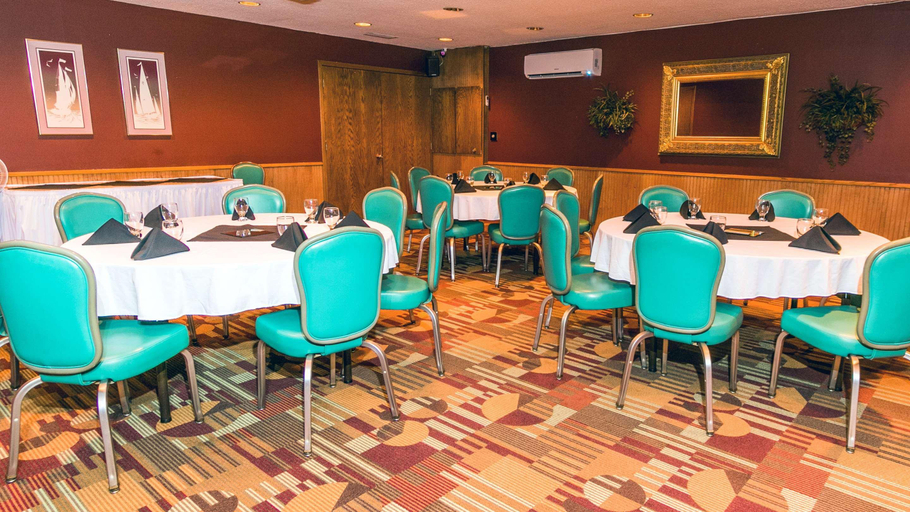 Food & Drinks 5, Wrangler Inn, Walworth
