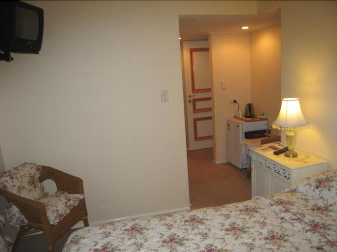 Bedroom 3, Curtis Cottage, Tamborine Mountain