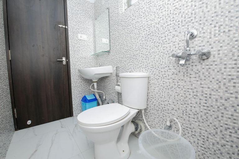 Bathroom 4, FabHotel Carnival New Town Kolkata, South 24 Parganas