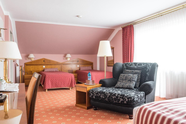 Bedroom 5, Hotel Brunnenhof, Main-Kinzig-Kreis