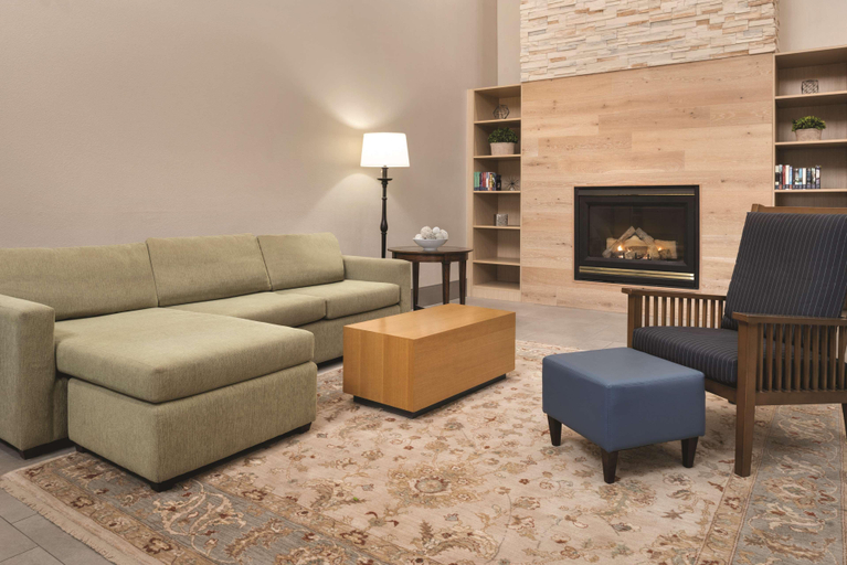 Public Area, Country Inn & Suites Waterloo, Black Hawk