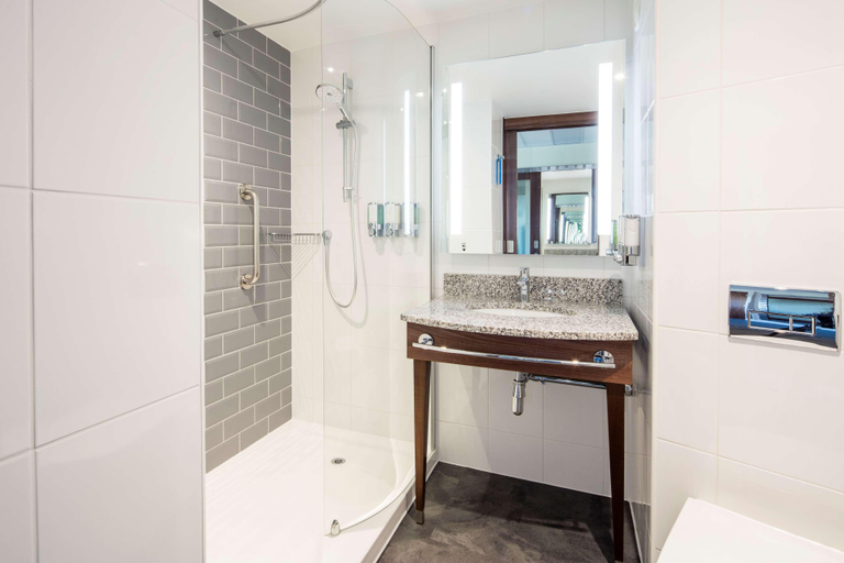 Bathroom 5, Hampton by Hilton Humberside Airport, North Lincolnshire