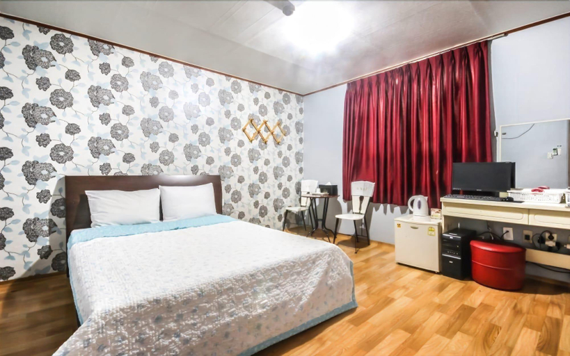 Bedroom 3, Royal Motel, Gwangsan