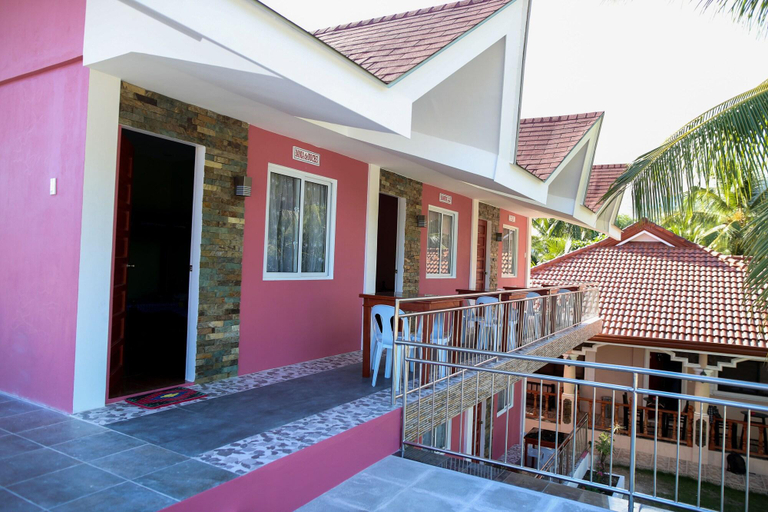 Public Area, Luzmin BH - Pink House, Oslob