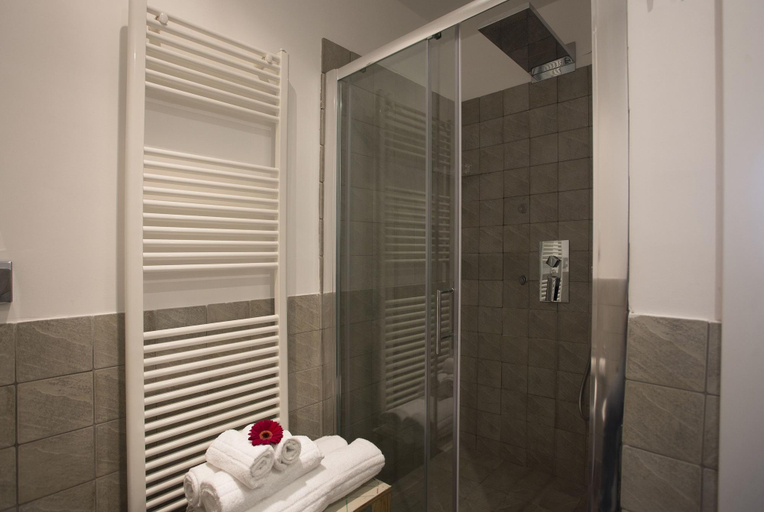 Bathroom 4, Aquarooms, Palermo