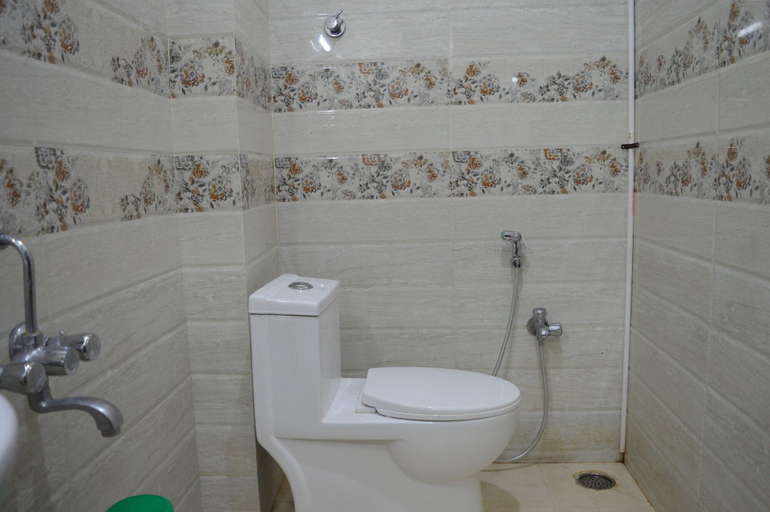 Bathroom 4, Royal Star Hotel, Bangalore