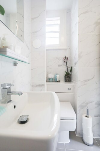 Super 2 bed flat in Greenwich, London