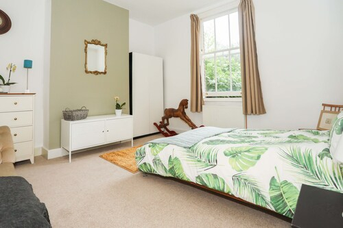 Super 2 bed flat in Greenwich, London