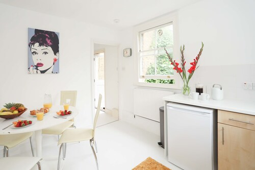 Super 2 bed flat in Greenwich, London