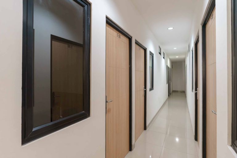 RedDoorz near Seasons City Mall 3, West Jakarta