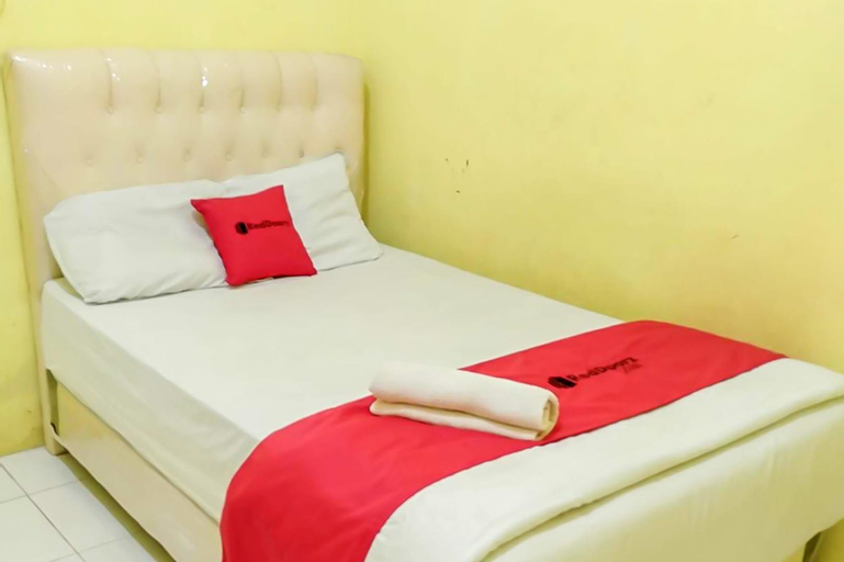 RedDoorz near Simpang Airport Palembang, Palembang