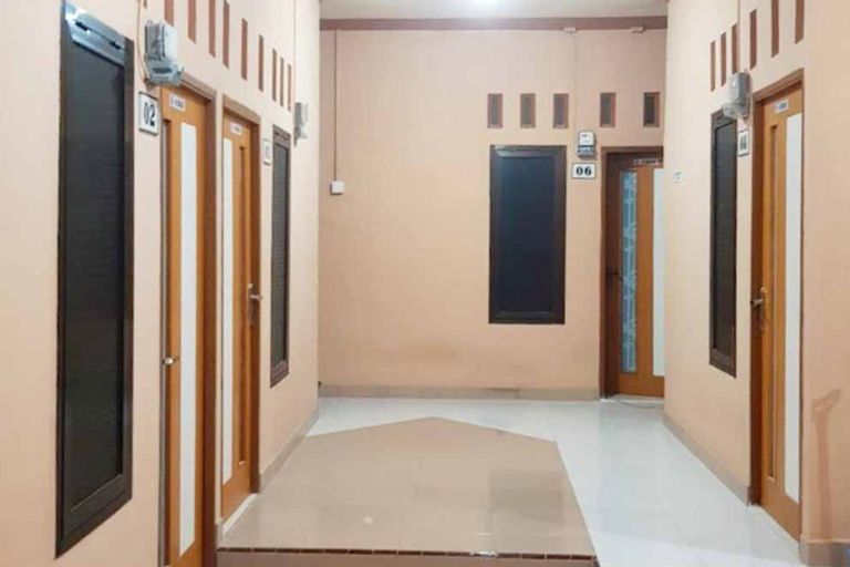 KoolKost Syariah near Pelabuhan Gresik (Minimum Stay 6 Nights), Gresik