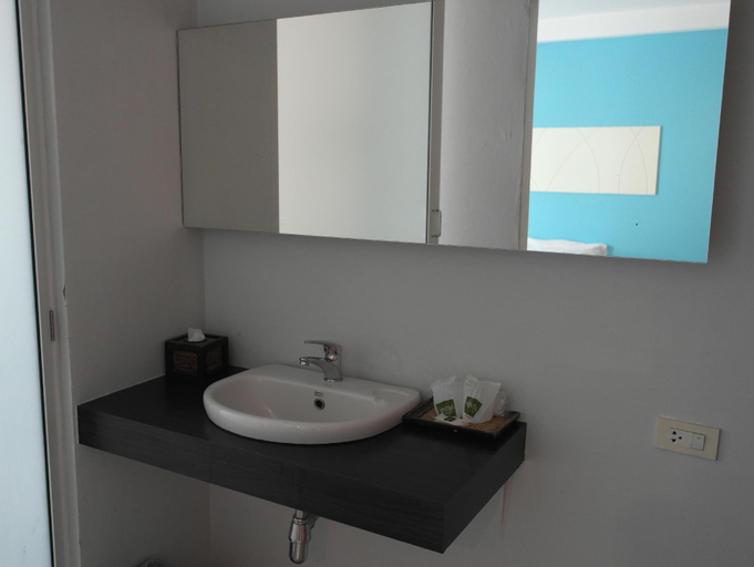 Bathroom 18