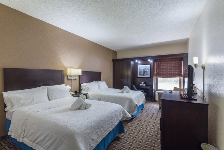 Bedroom, Brandon Center Hotel, Hillsborough