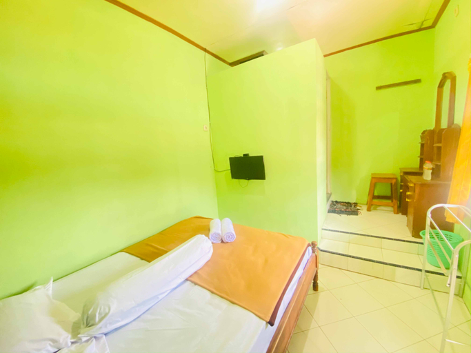Bedroom 3, Hotel Gerung 1 near Alun Alun Nganjuk Mitra RedDoorz, Nganjuk