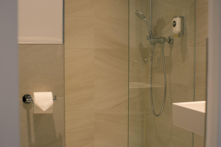 Bathroom 4, Wetterstein, München