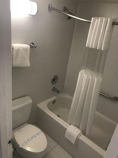 Bathroom 4, Olde Towne Inn Manassas, Manassas