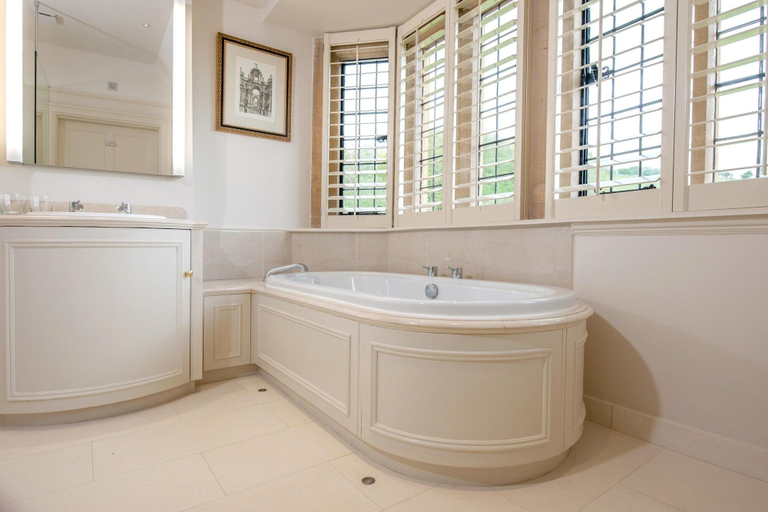 Bathroom 4, Buckland Manor Relais Ch Teaux, Gloucestershire