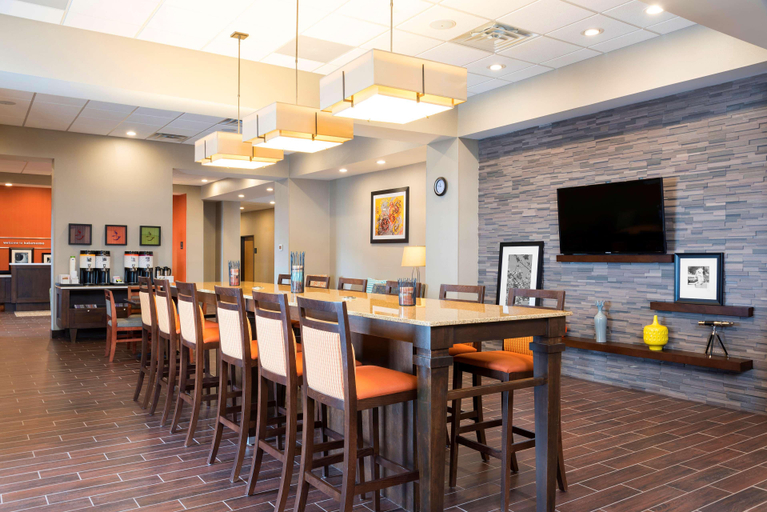 Food & Drinks 5, Hampton Inn Kalamazoo, Kalamazoo