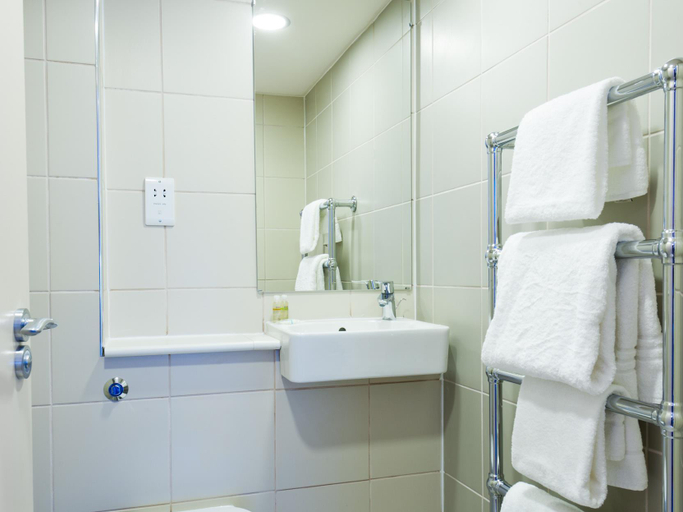 Bathroom, The Place Edinburgh, Edinburgh