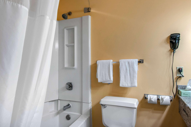 Bathroom 4, Appalachian Hotel, Cumberland