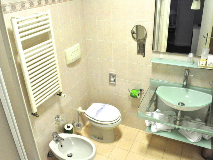 Bathroom 4, Villa Pirandello, Rome