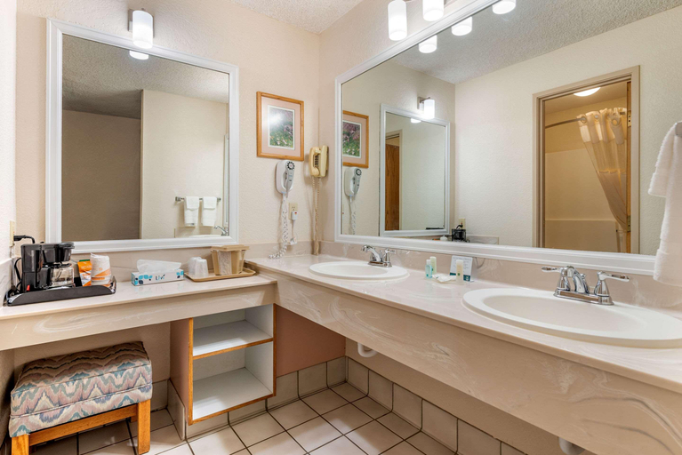Bathroom 5, Quality Inn & Suites Canon City, Fremont