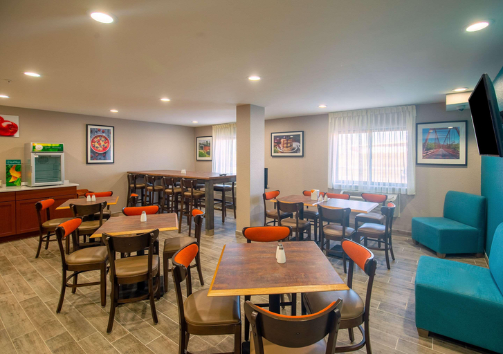 Food & Drinks 5, Quality Inn & Suites Hammond, IN, Lake