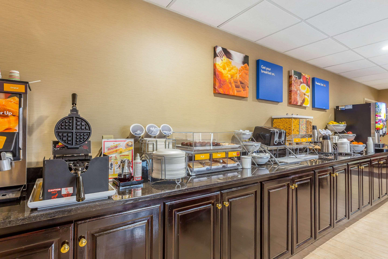 Food & Drinks 5, Comfort Inn & Suites Mocksville I-40, Davie